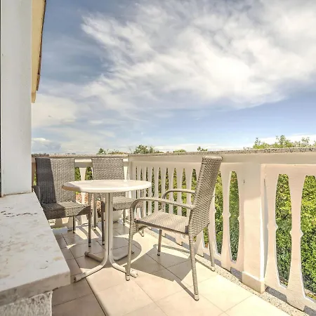 Apartment Elegant In Near Fratarski Otok Island *