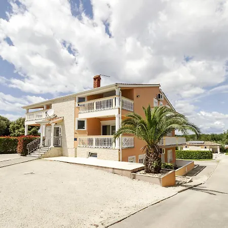 Apartment Elegant In Near Fratarski Otok Island *
