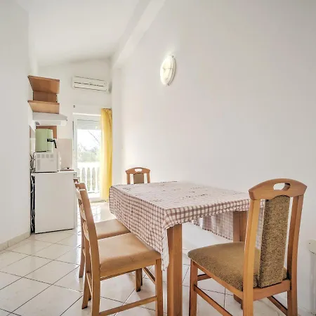 Apartment Elegant In Near Fratarski Otok Island *