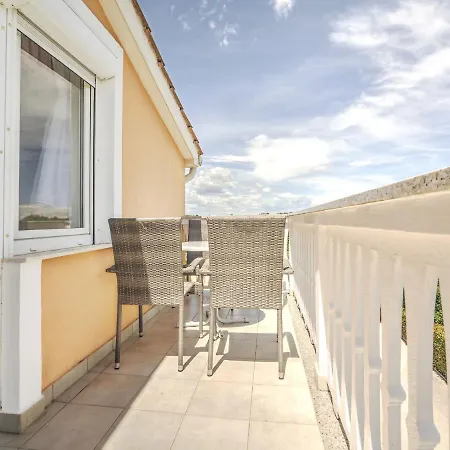 Elegant In Near Fratarski Otok Island Apartment