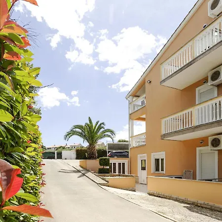 Elegant In Near Fratarski Otok Island Apartment Banjole