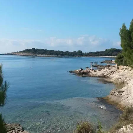Elegant In Near Fratarski Otok Island Apartment *